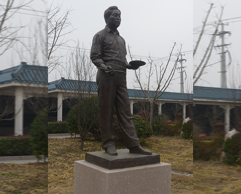 雕塑作品 喻繼高像、青銅高2.3米、安放地點(diǎn)：喻繼高紀(jì)念館
